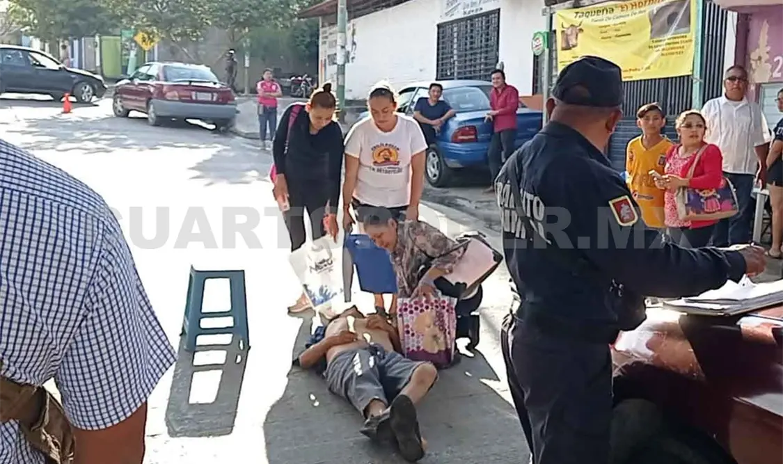 Camioneta embiste a un adulto mayor