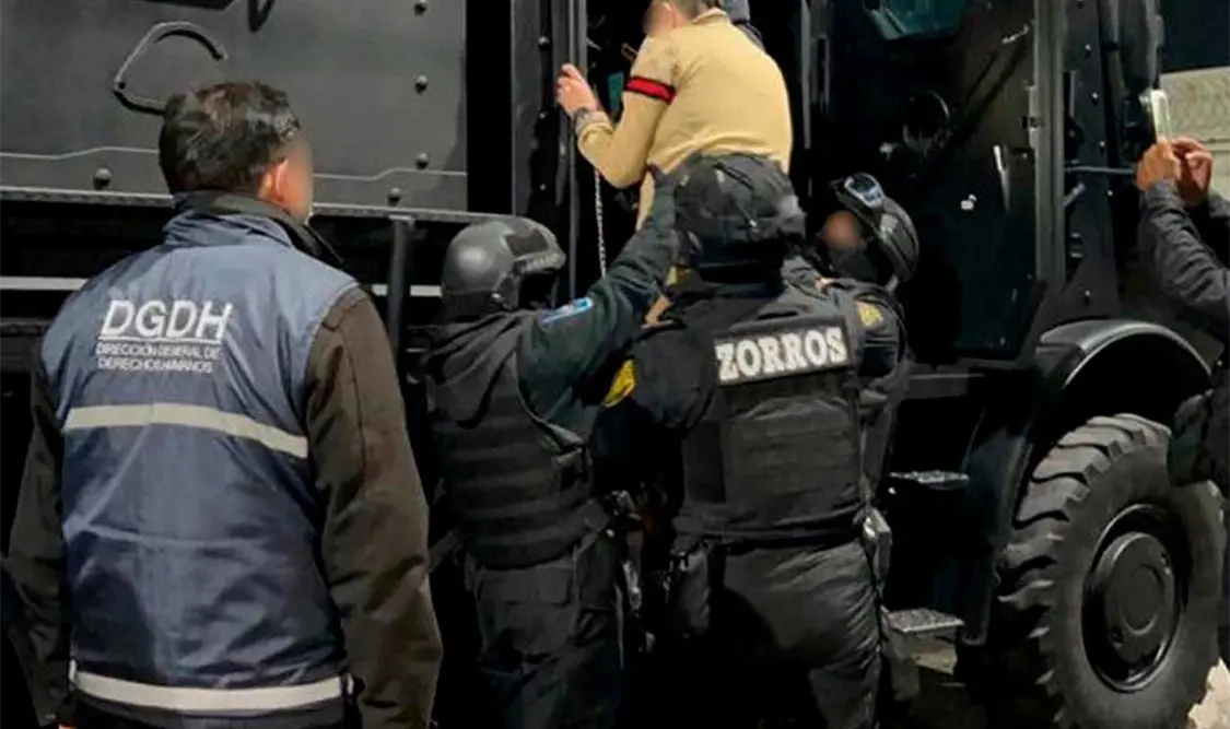 Trasladan a 49 internos a penales federales