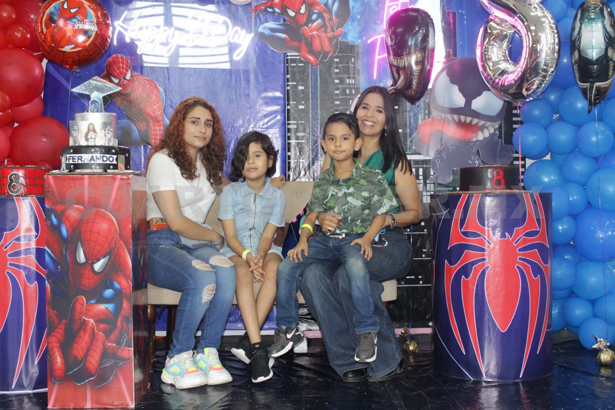 Alegre doble festejo