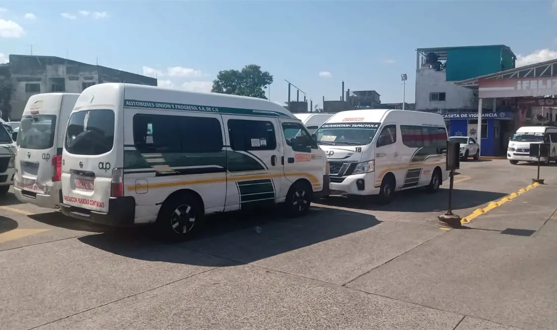 Por cobro de piso transportistas suspenden labores