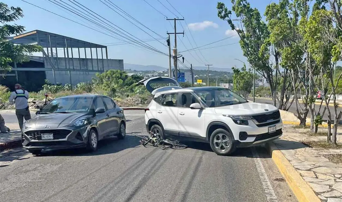 Automovilista atropella a ciclista en libramiento
