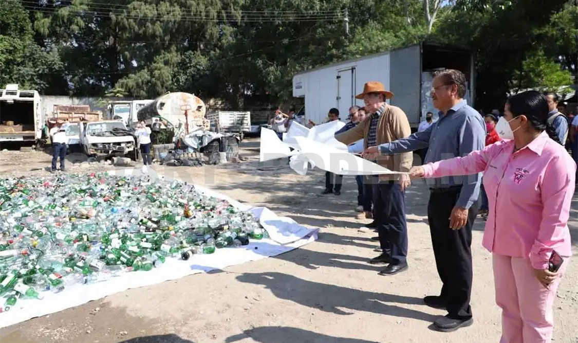 Destruyen 12 mil botellas de bebidas alcohólicas