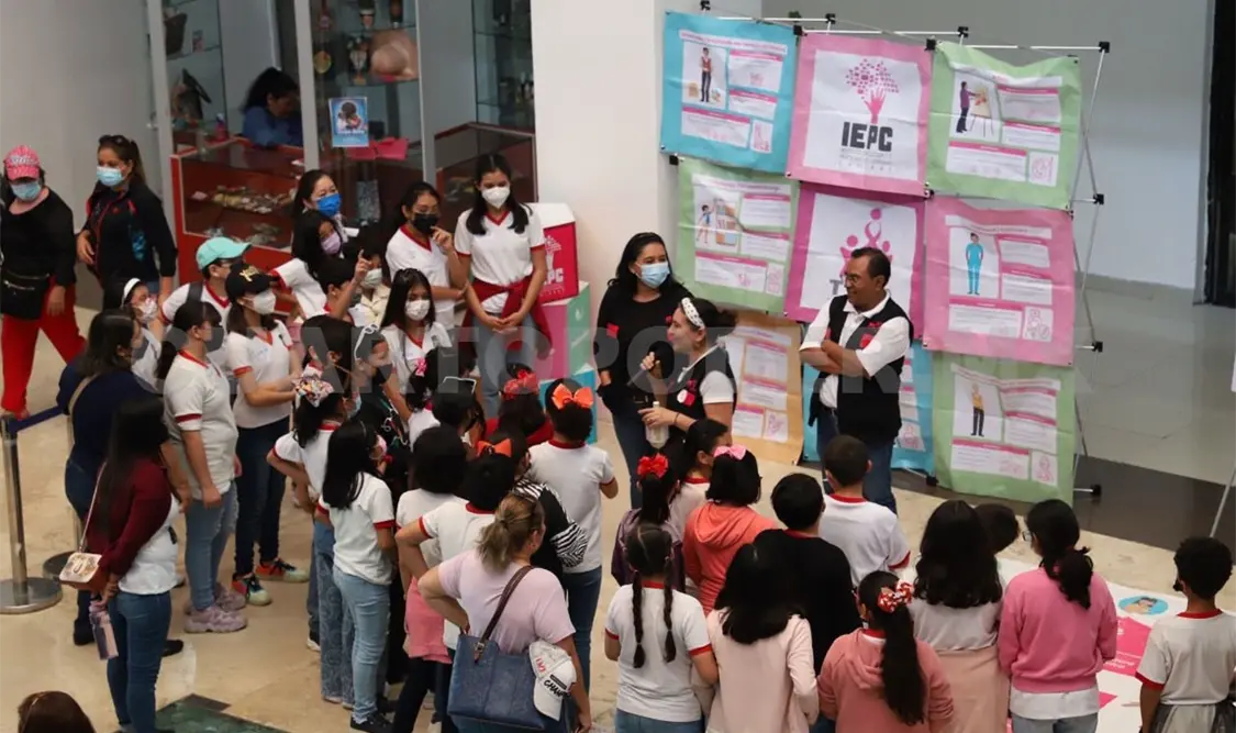 Alumnos asisten a la Feria del Libro “Tuxtla Lee”