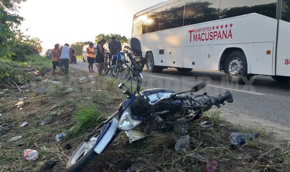 Motoristas embestidos por un tractocamión
