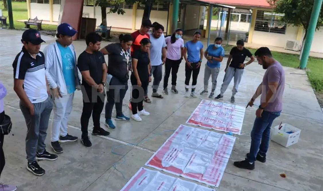 Capacita SEF a docentes y directivos