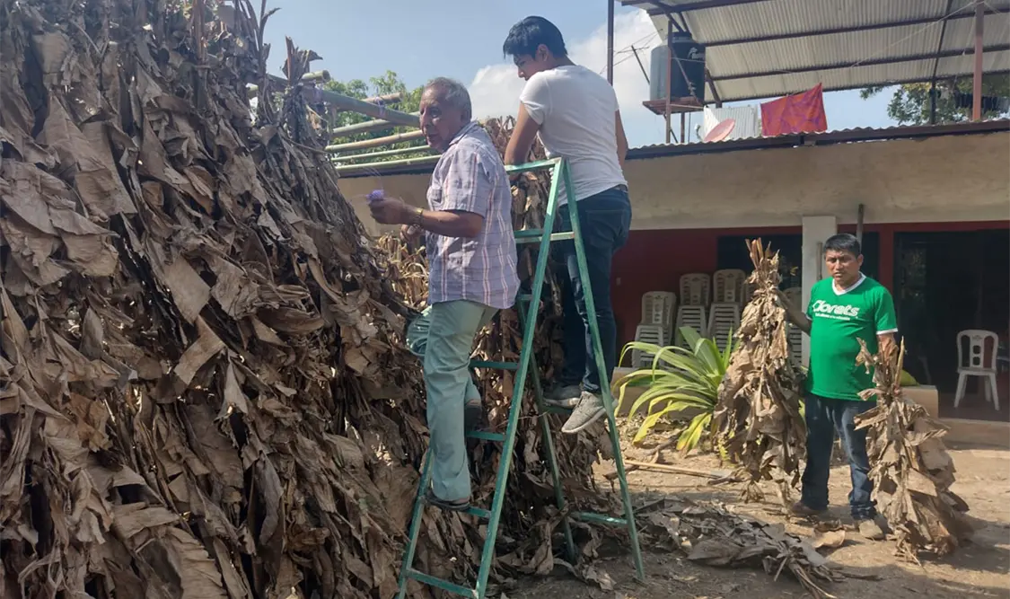 Realizan celebración de la casita del Belén