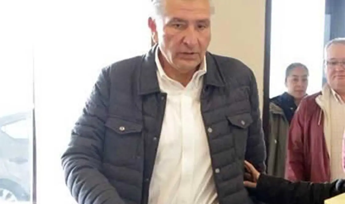 El secretario de Gobernación y el líder nacional de Morena llegaron al hotel Crown Plaza. Cortesía