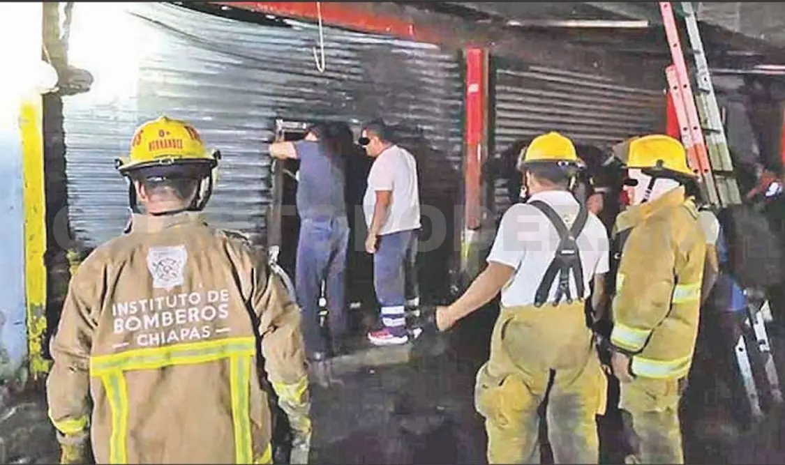 El siniestro ocurrió la noche del pasado viernes en el merado “San Juan”, dando parte a las autoridades para su rápido actuar. Cortesía