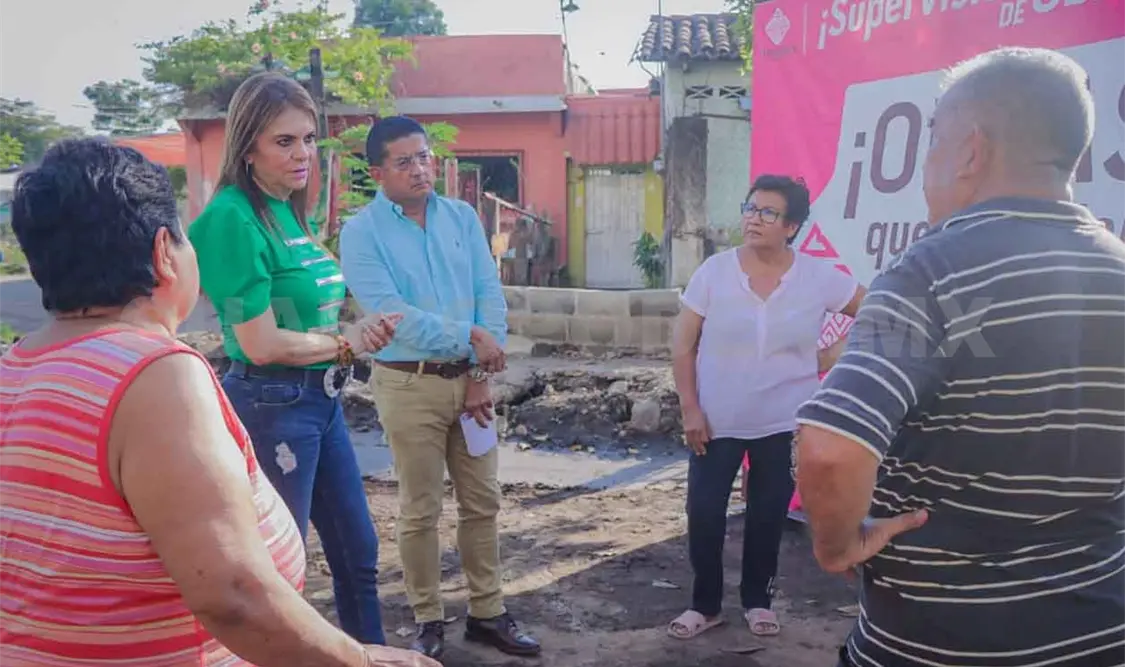 Supervisa Rosy Urbina obra vial en fraccionamiento