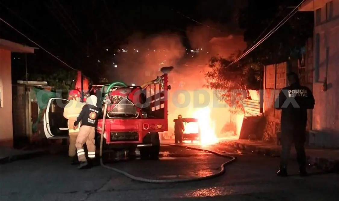 Se incendia automóvil y acaba calcinado