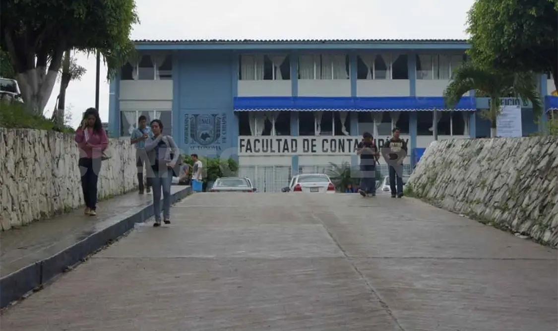 Abren convocatoria para diplomados de titulación