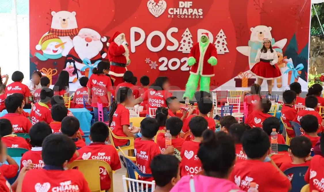 Niñas, niños y adolescentes disfrutan de la Posada