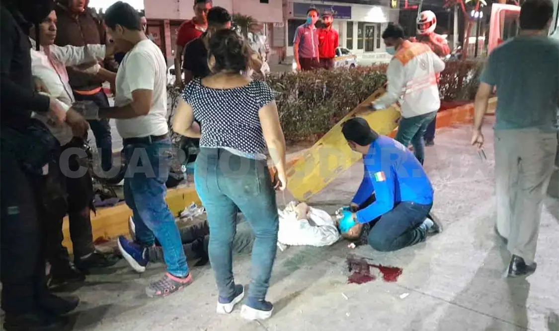 Dos lesionados tras derrapar en bulevar