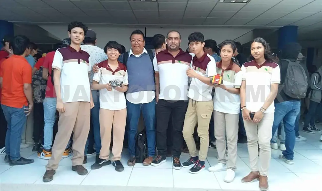 Reconocen al equipo del Club Robótica