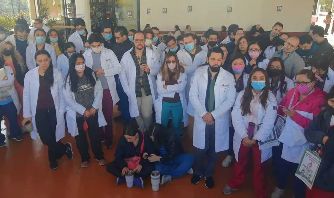 De acuerdo con los Servicios de Salud de la petrolera, el total de derechohabientes que atienden estos servicios supera las 700 mil personas. Cortesía