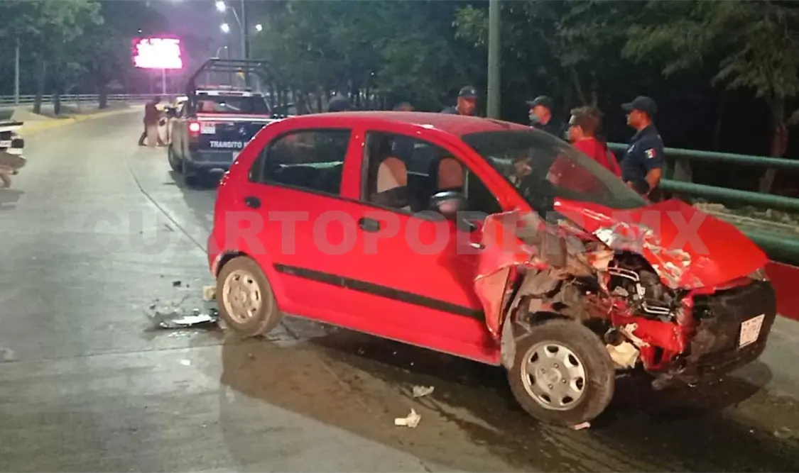 En los primeros minutos de la madrugada del viernes ocurrió el accidente vial en el libramiento Sur y el obelisco la Antorcha. Ulises López / CP