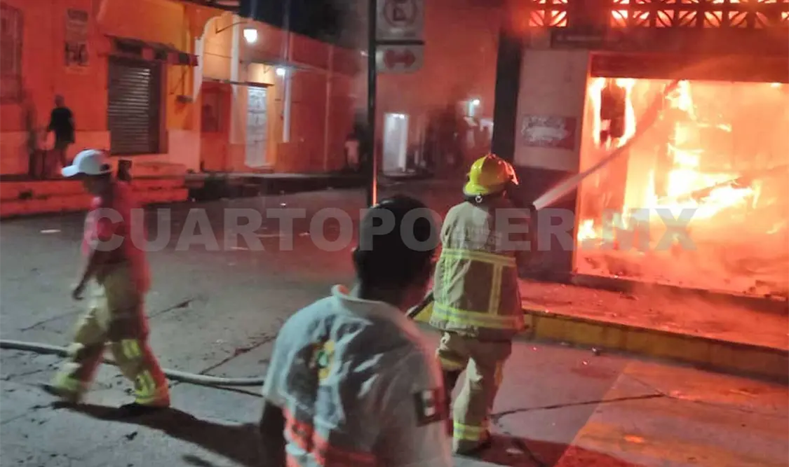 El incendio ocurrió en una bodega donde almacenaban cuetes, en la población de Tuxtla Chico. Víctor Sánchez / CP