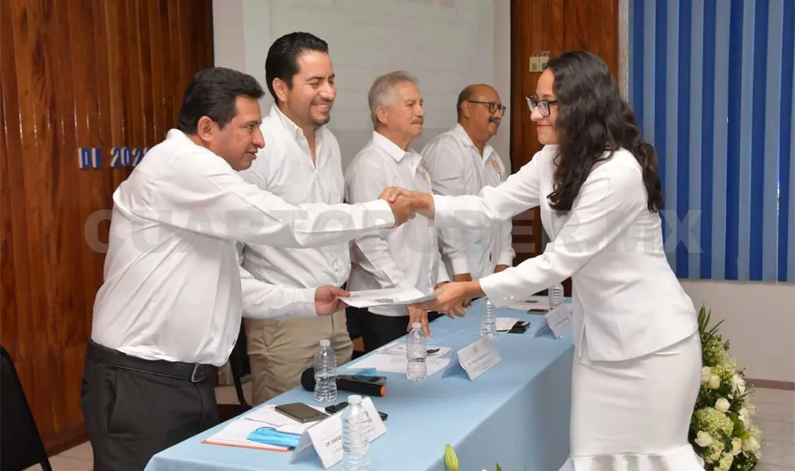 Egresó la 10ª generación de médicos cirujanos