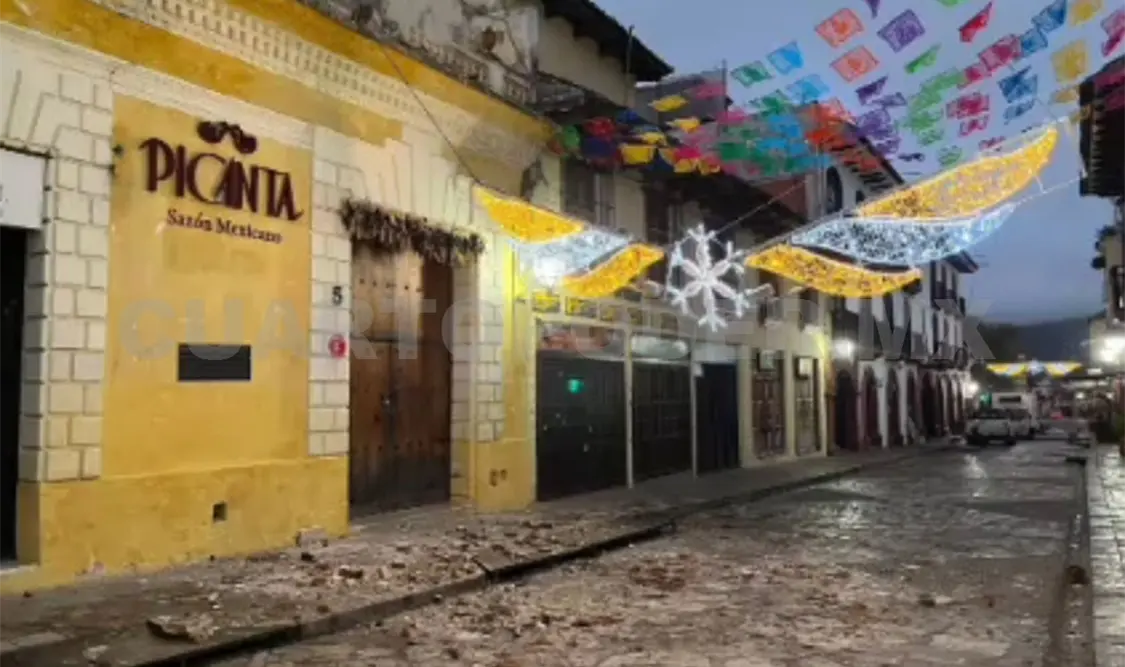 Se derrumba cornisa de edificio colonial