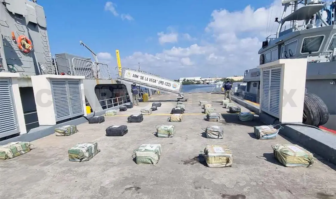 Cuatro detenidos con 860 kilos de cocaína