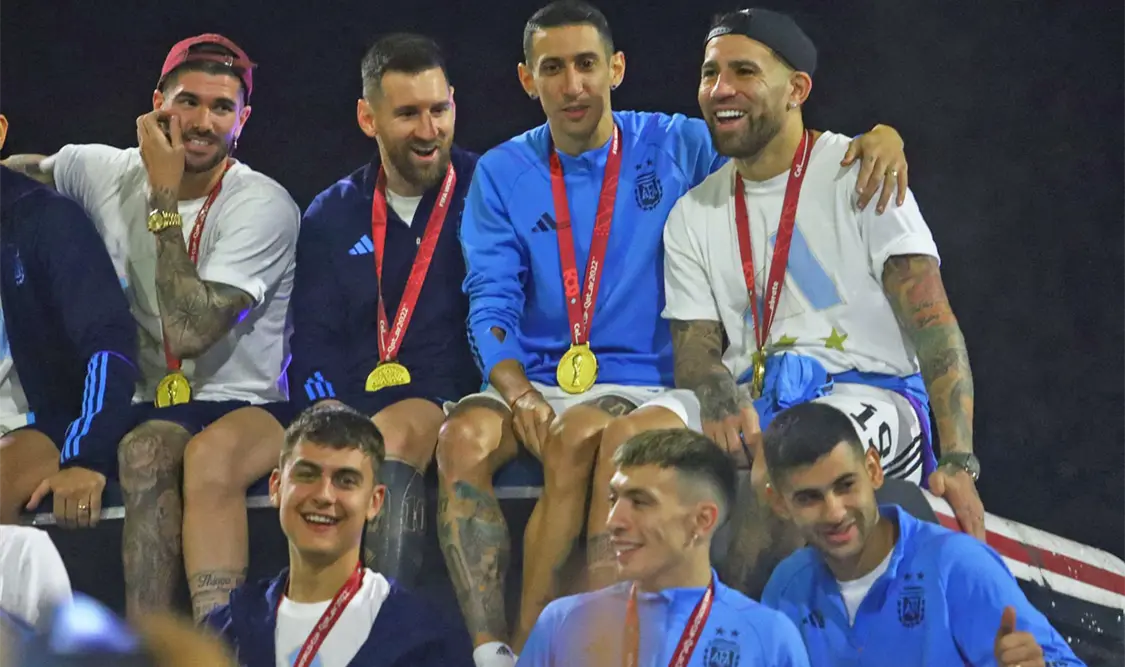 Argentina desata la fiesta con los campeones en casa