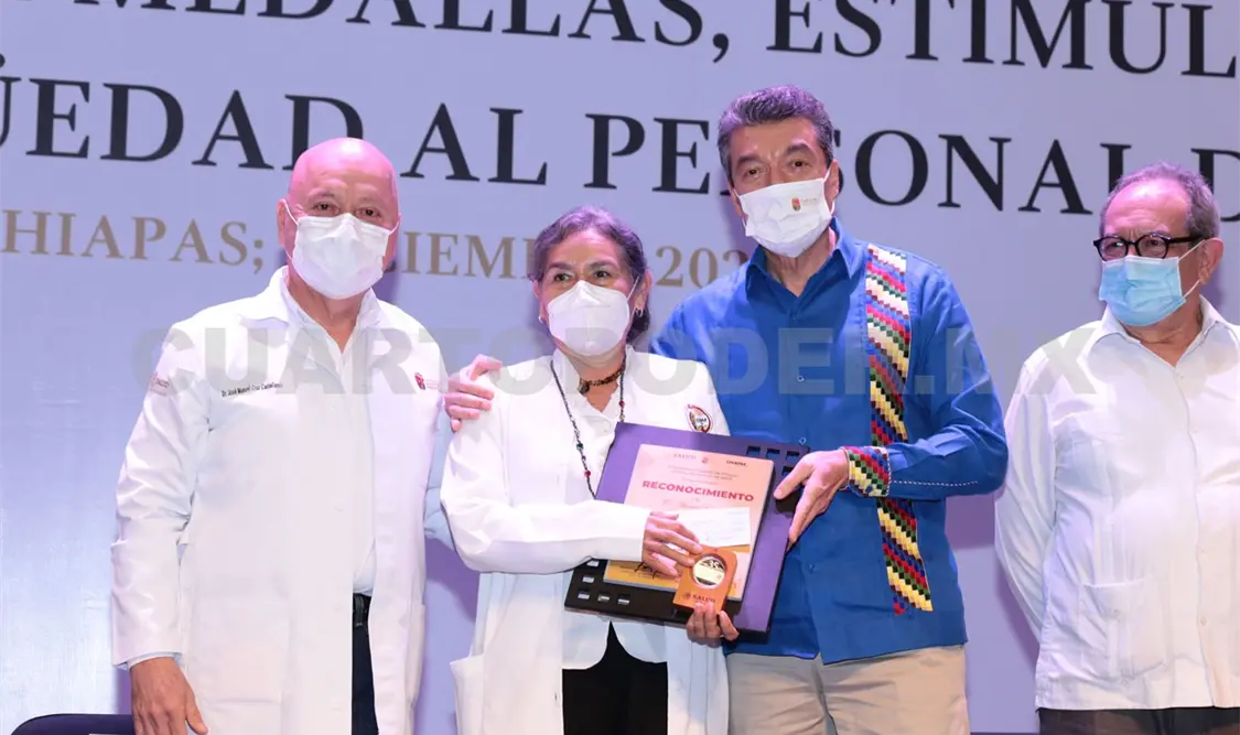Encabeza Escandón entrega de medallas
