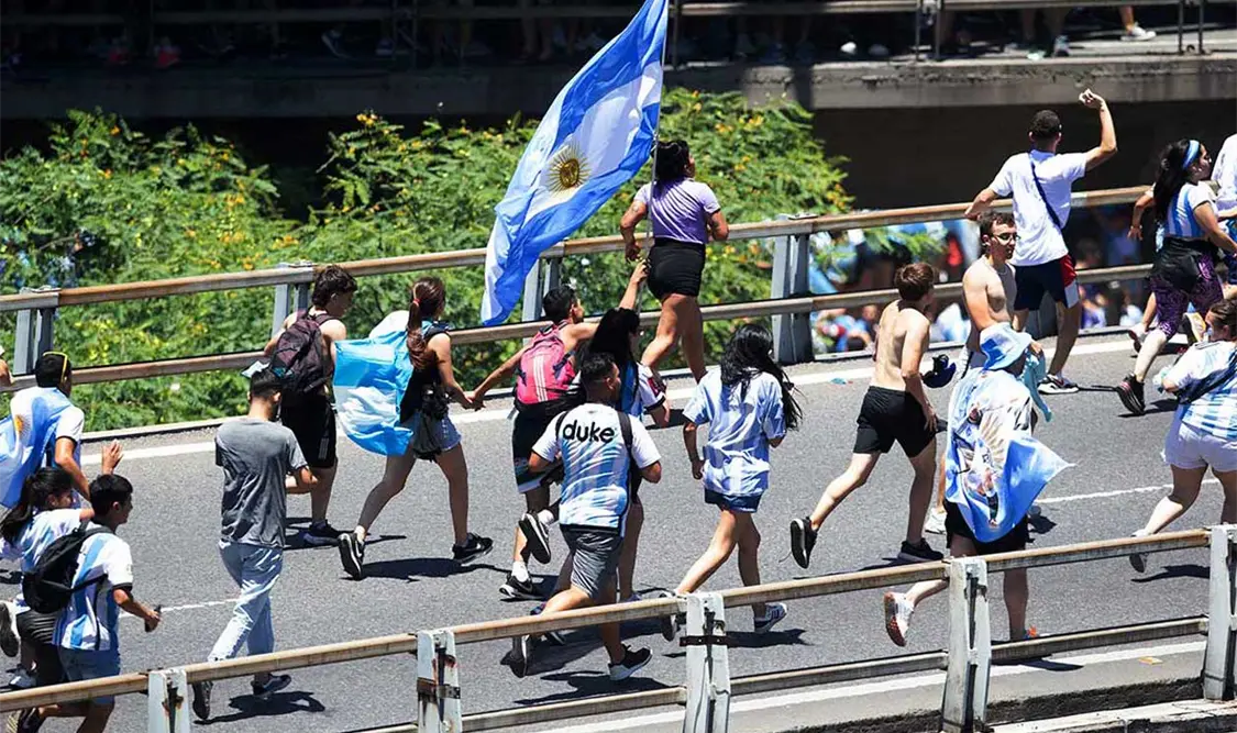 Detenidos y hospitalizados tras celebración