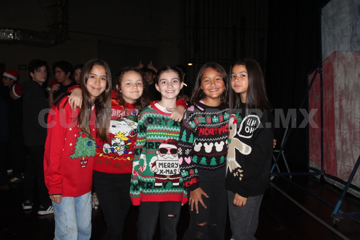 Alumnos disfrutan festival navideño
