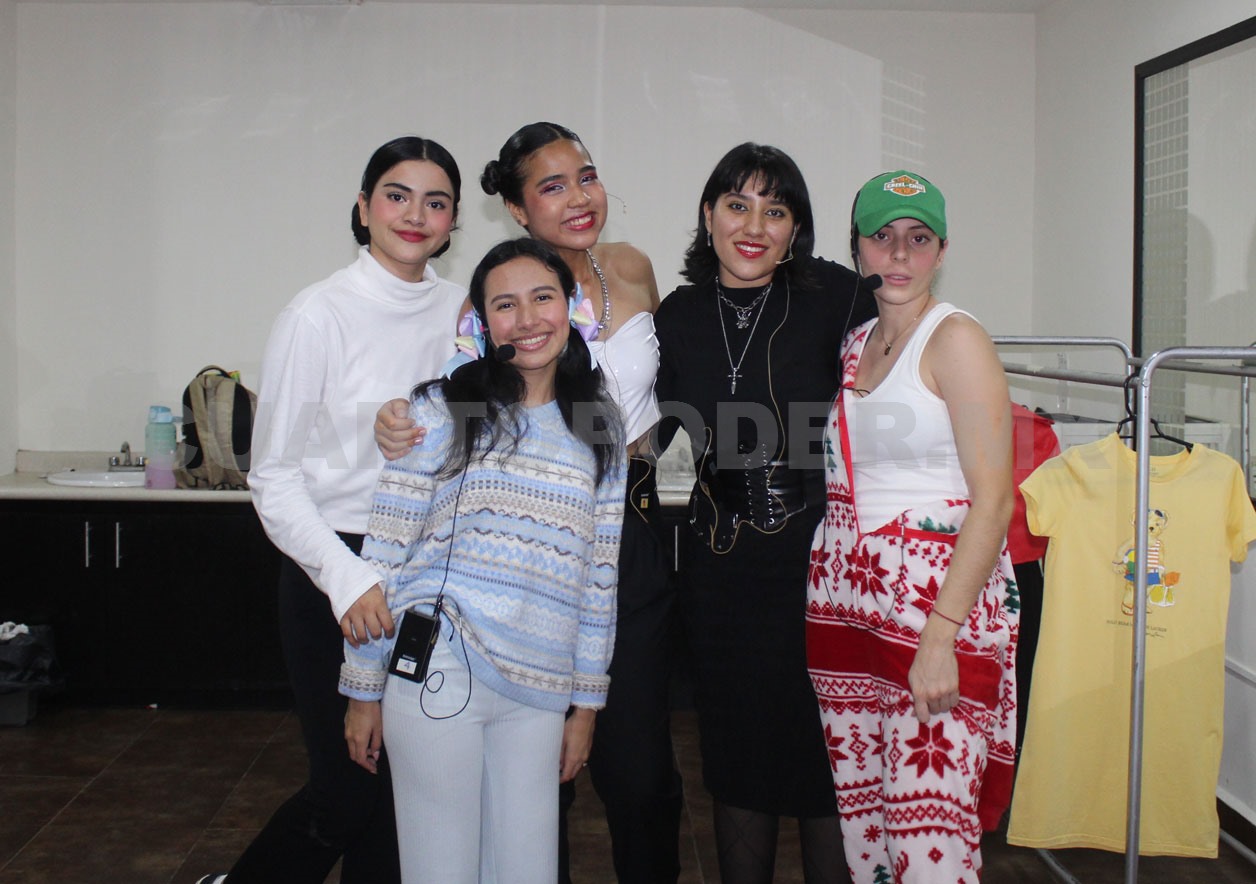 Alumnos disfrutan festival navideño