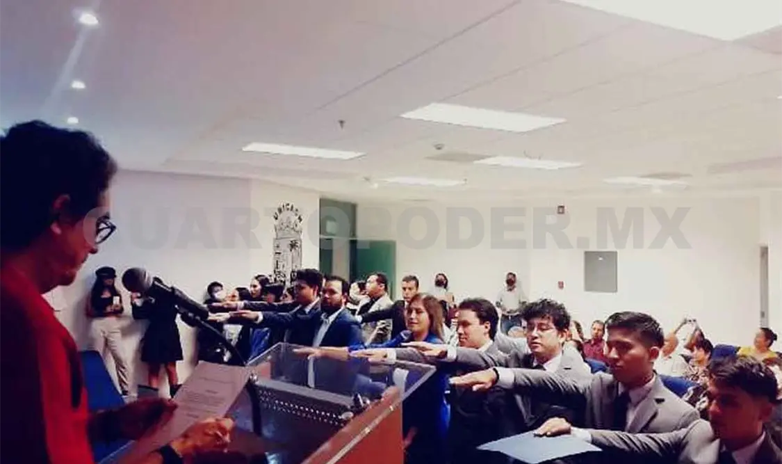 Estudiantes deben egresar titulados