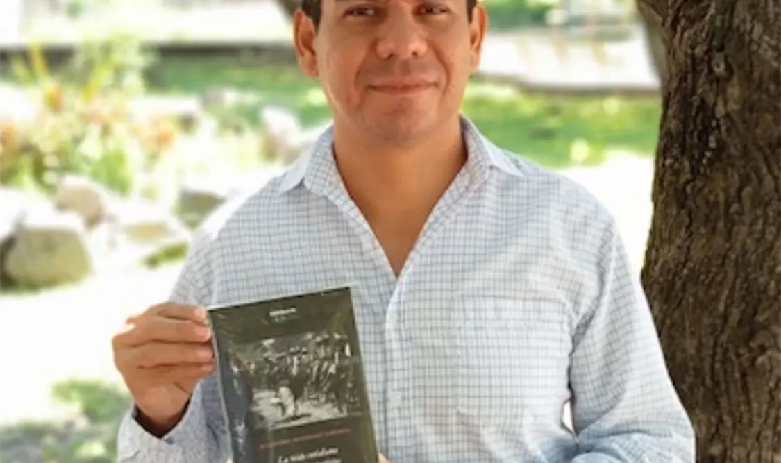 Investigador analiza cotidianidad del zapatismo