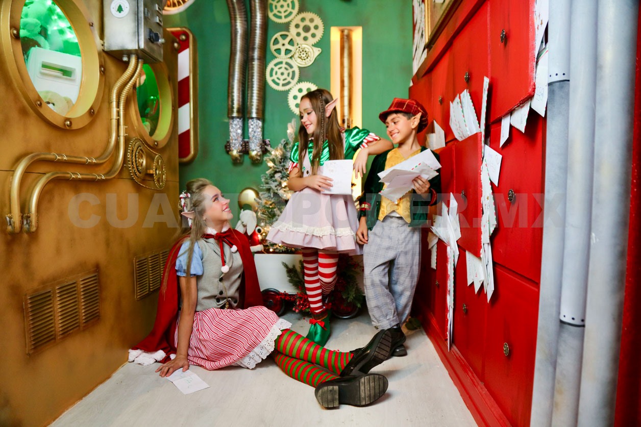 Santa Claus les desea una feliz Navidad