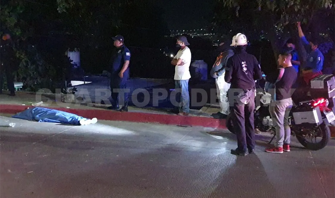 Muere peatón al ser embestido por un taxi