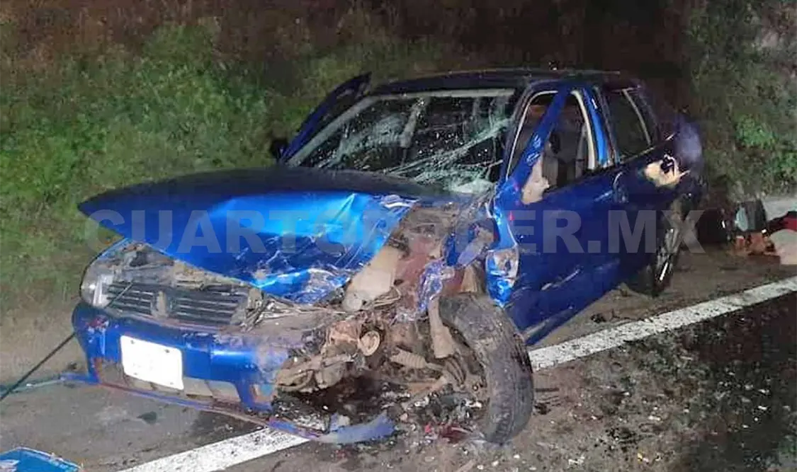 En encontronazo de taxi y auto, quedan tres lesionados