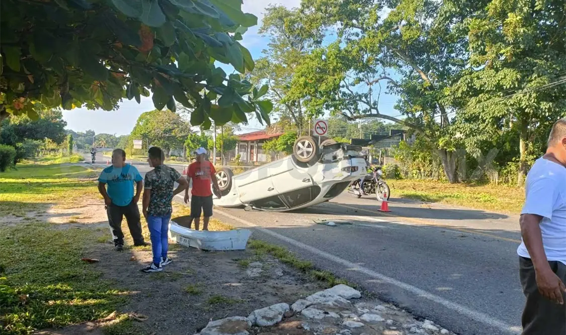Fuerte accidente solo deja daños
