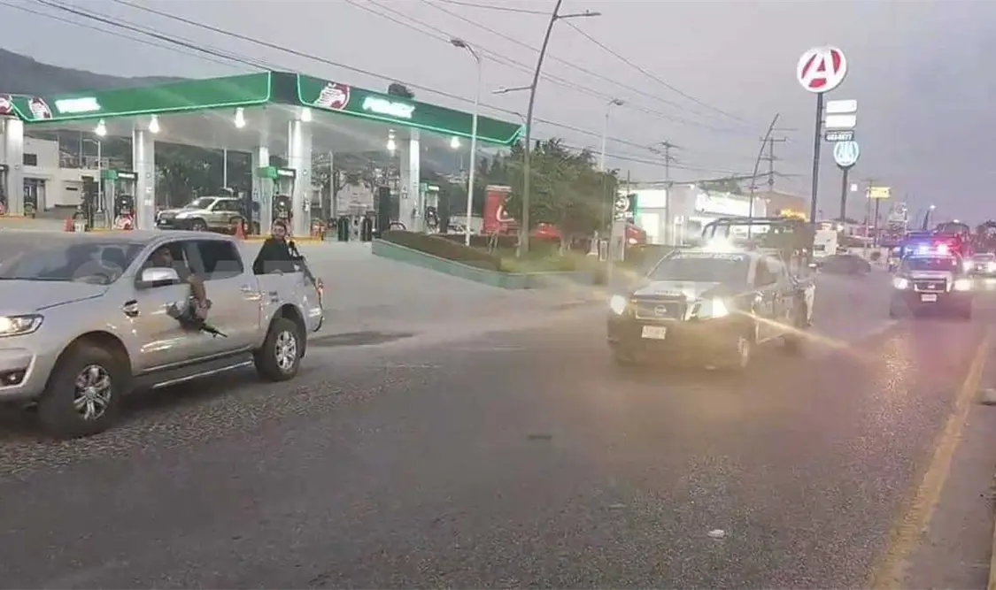 Operativo y persecución termina con 15 detenidos