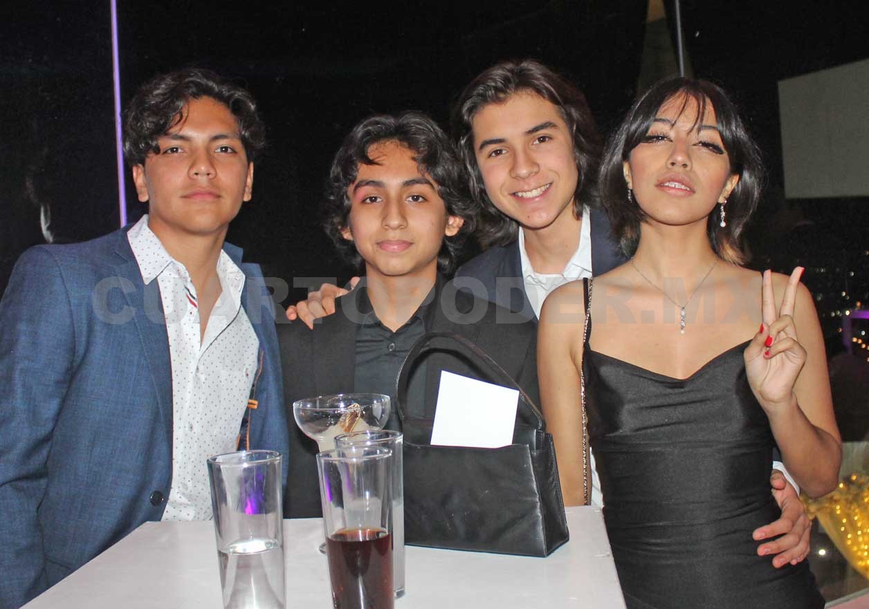 Adriana lució muy guapa