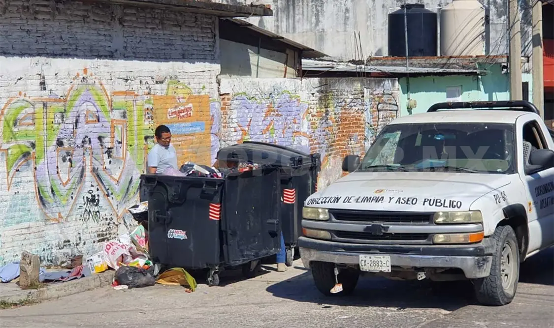 En montículo de basura localizan un arsenal