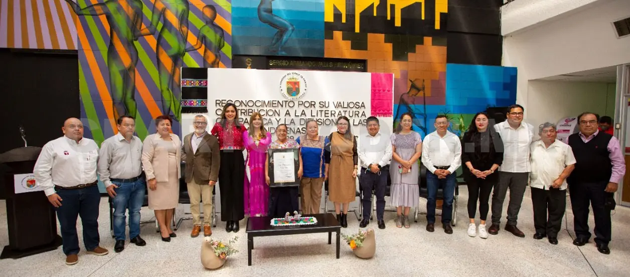 Entregan reconocimiento a la diputada Petrona de la Cruz