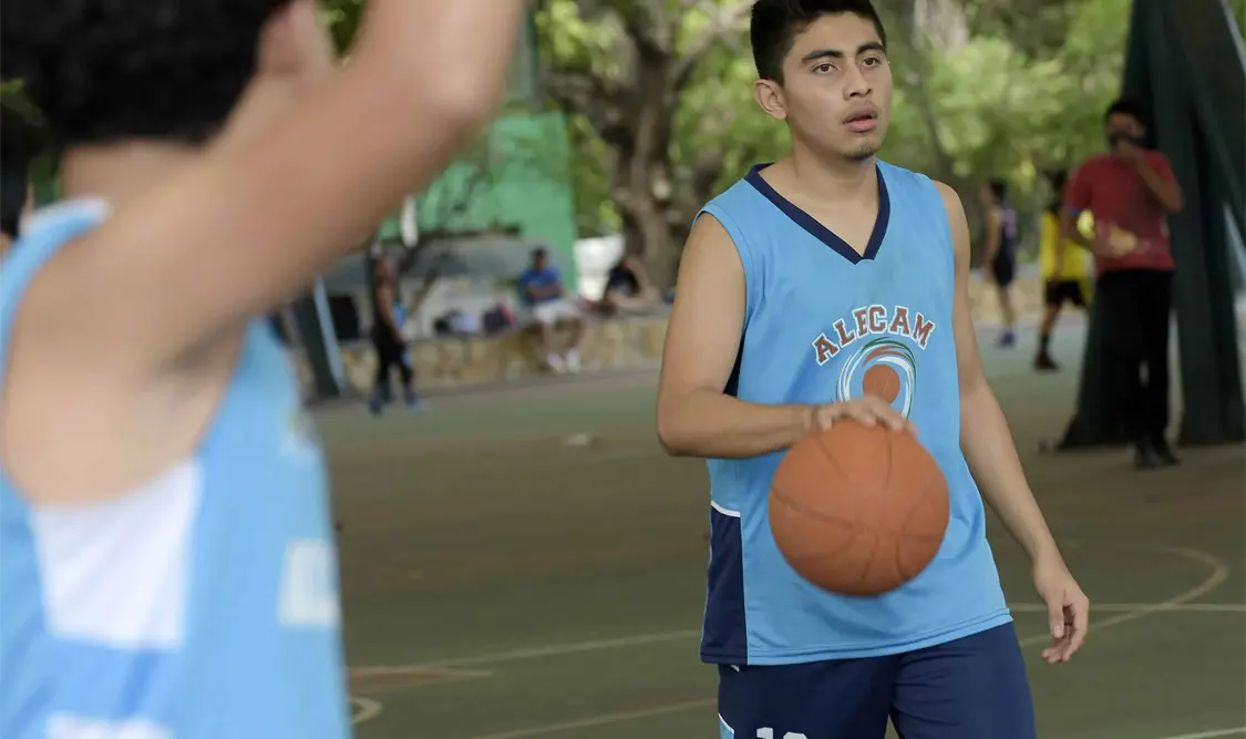 La escuela de Basquetbol Alecam tiene como prioridad el desarrollo deportivo de los estudiantes, por lo cual organizó este taller. Diego Pérez/CP