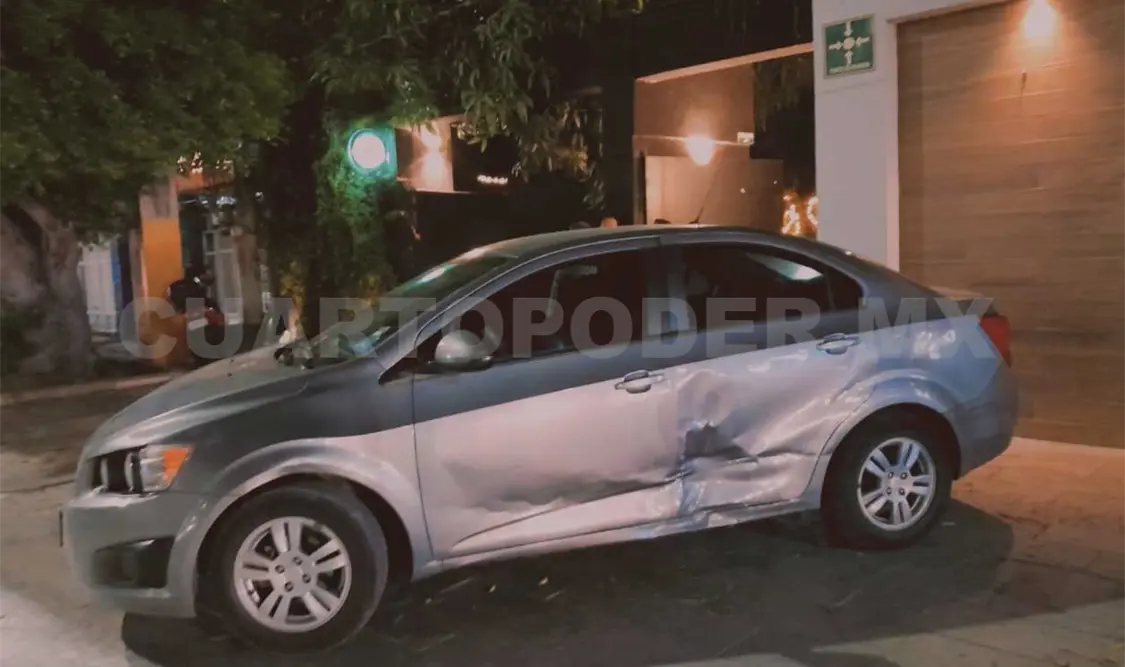 Choque en bulevar deja a una mujer con lesiones