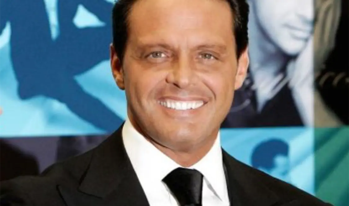 Luis Miguel se pone a mano con sus deudas
