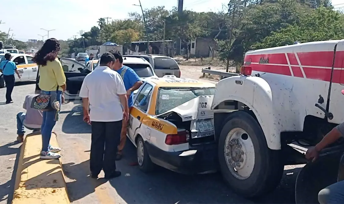 Accidente carretero deja cuatro heridos