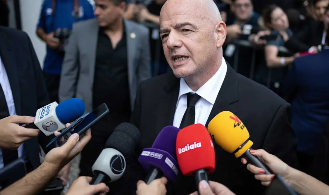 Países deberán nombrar un estadio “Pelé”