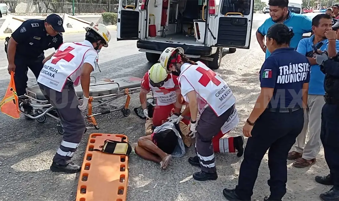 Embisten a adulta mayor y termina grave de salud