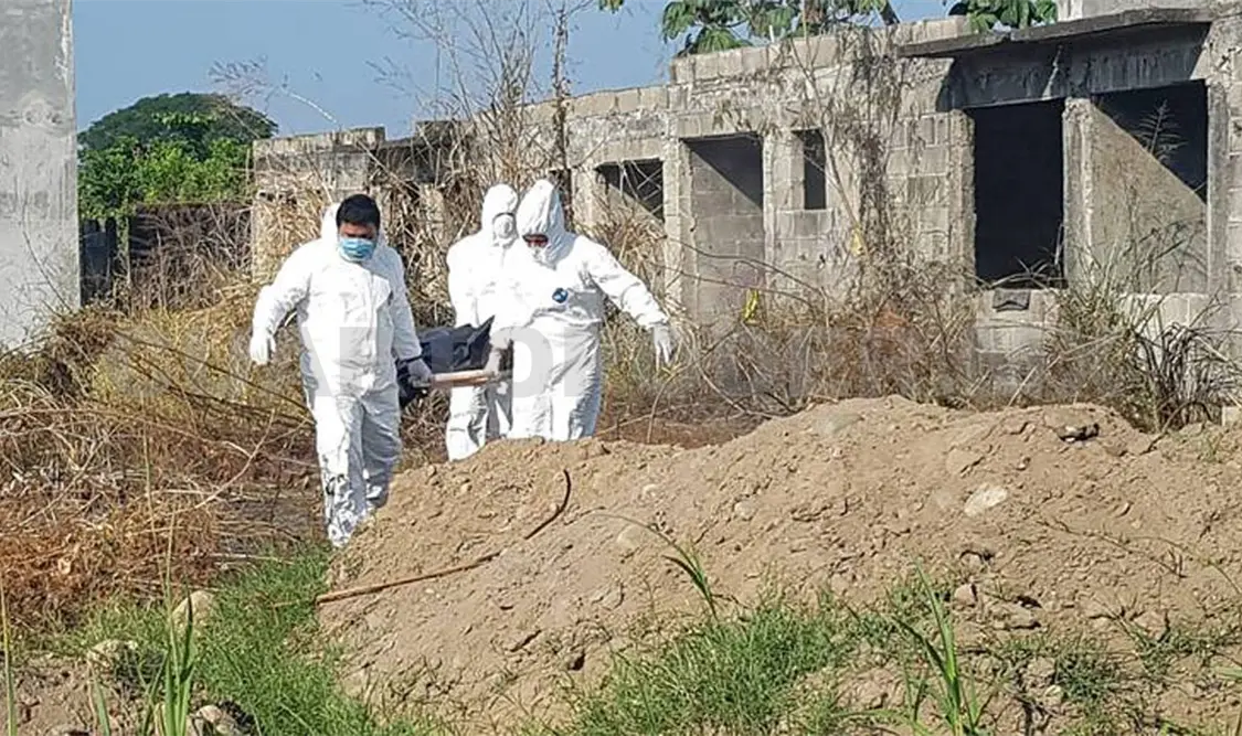 95 cuerpos en fosas comunes de SCLC
