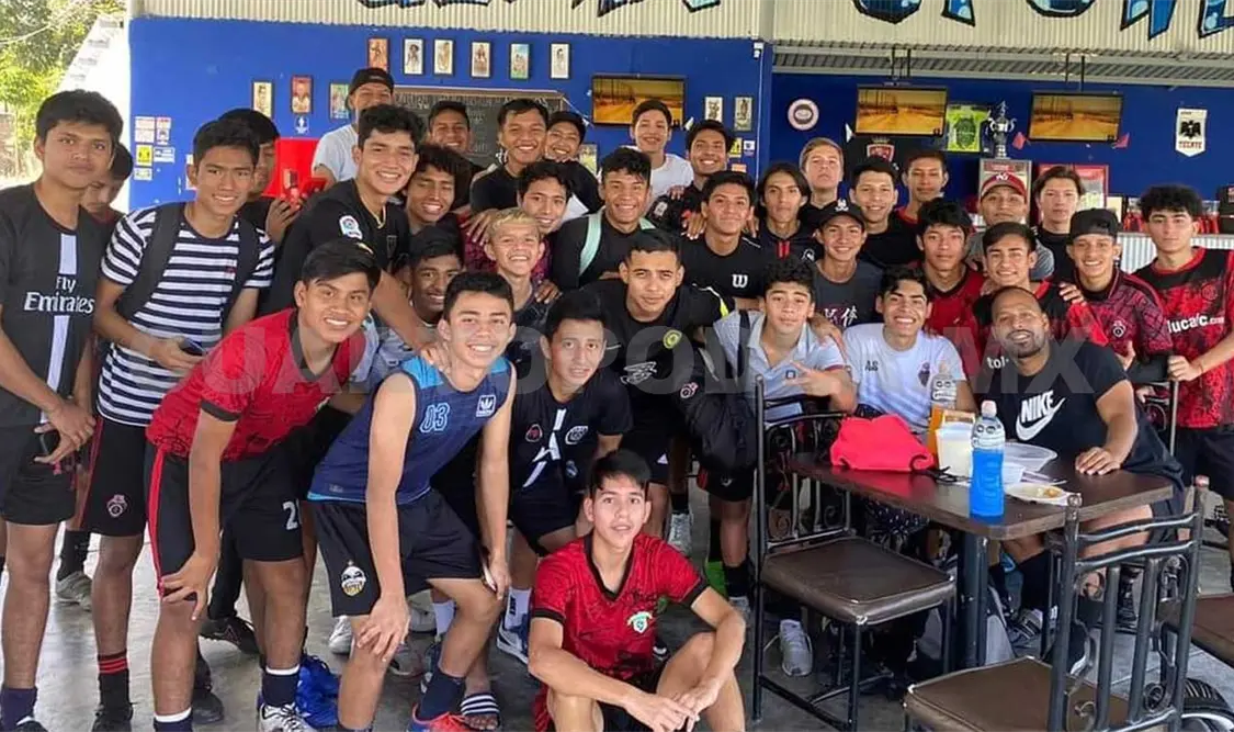 Jugadores, entrenadores, padres de familia y directiva conformaron los equipos del Torneo Relámpago. Cortesía