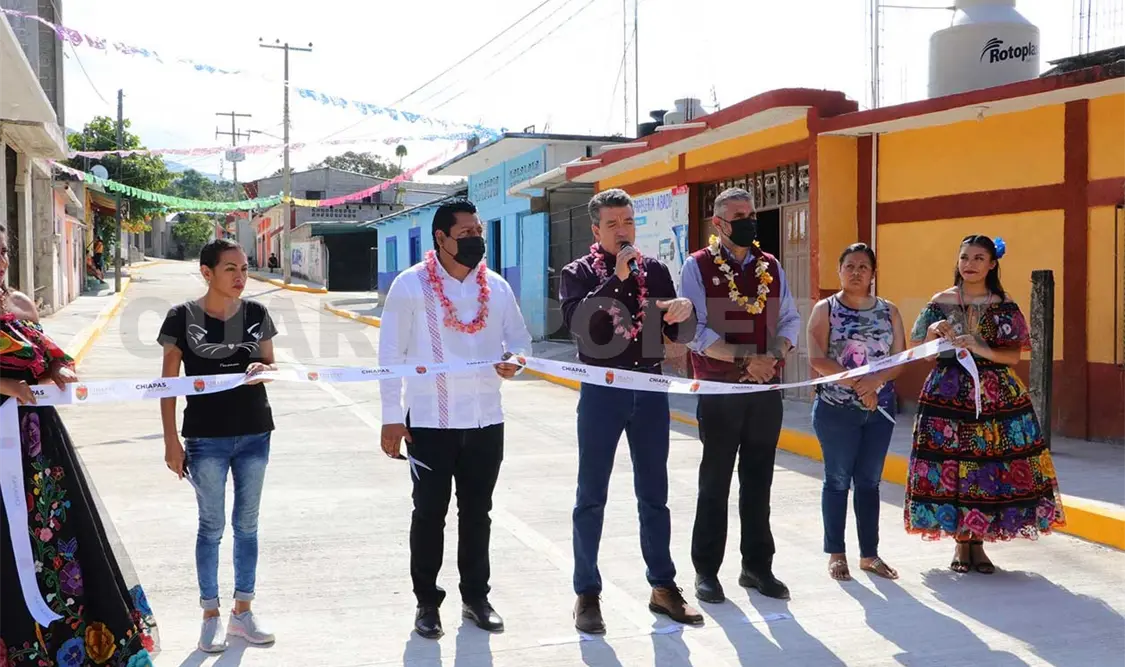 Inaugura REC obra vial en Osumacinta