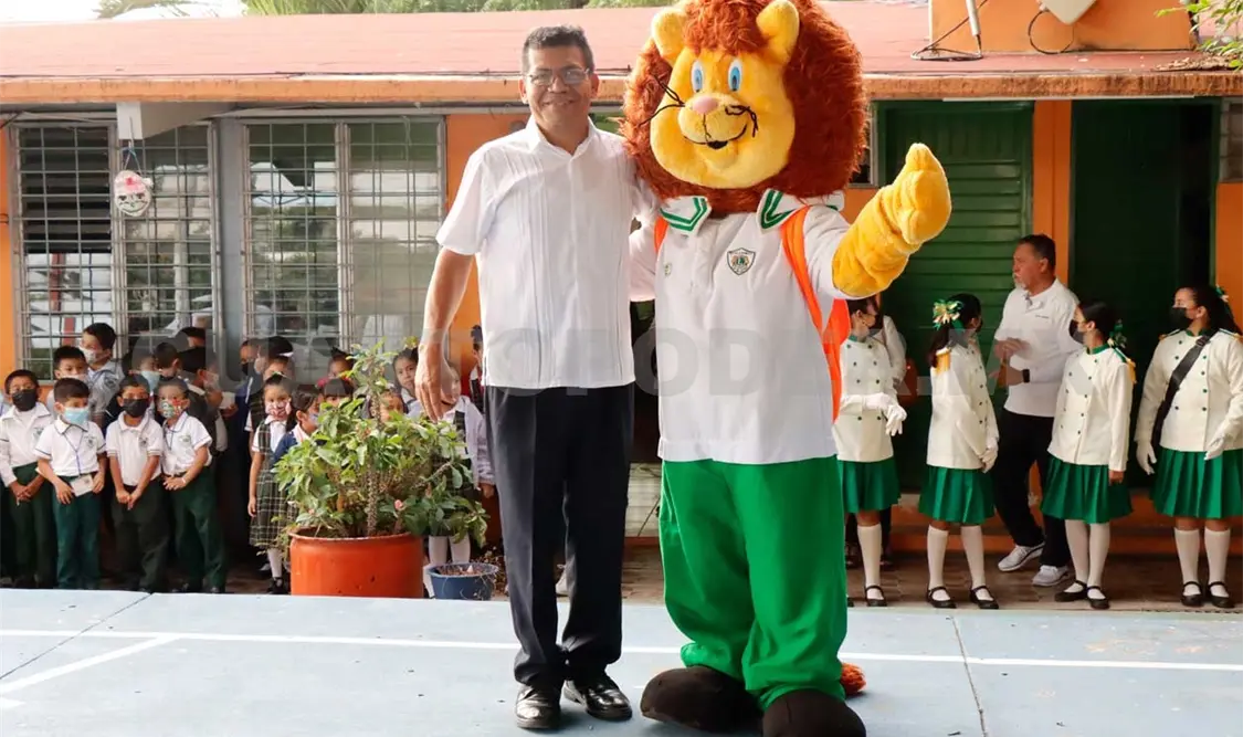 Maestro por amor a la educación