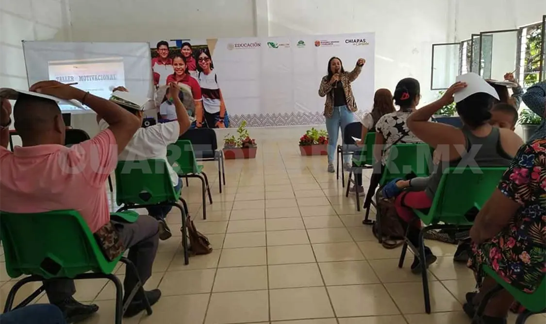 Realizan taller motivacional dirigido a padres de familia